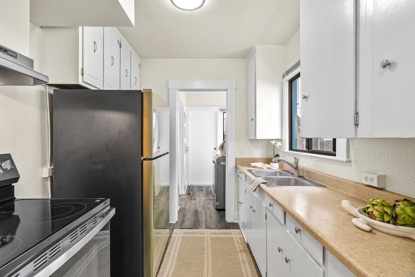 Detail Gallery Image 10 of 29 For 106 Forest Ave, Pacific Grove,  CA 93950 - 2 Beds | 1 Baths