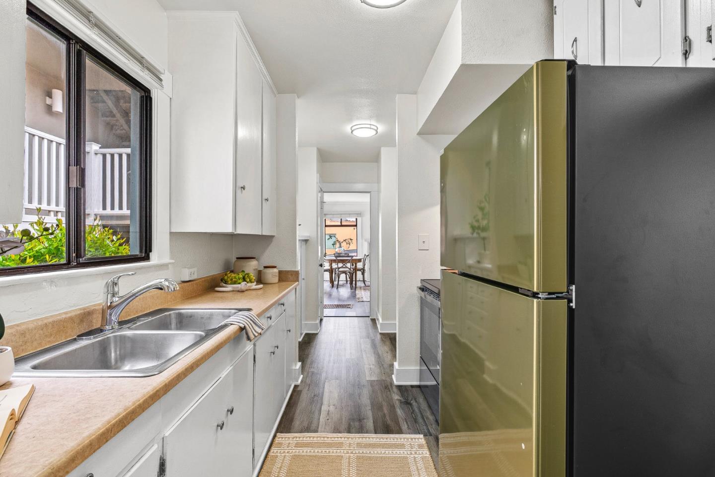 Detail Gallery Image 13 of 29 For 106 Forest Ave, Pacific Grove,  CA 93950 - 2 Beds | 1 Baths