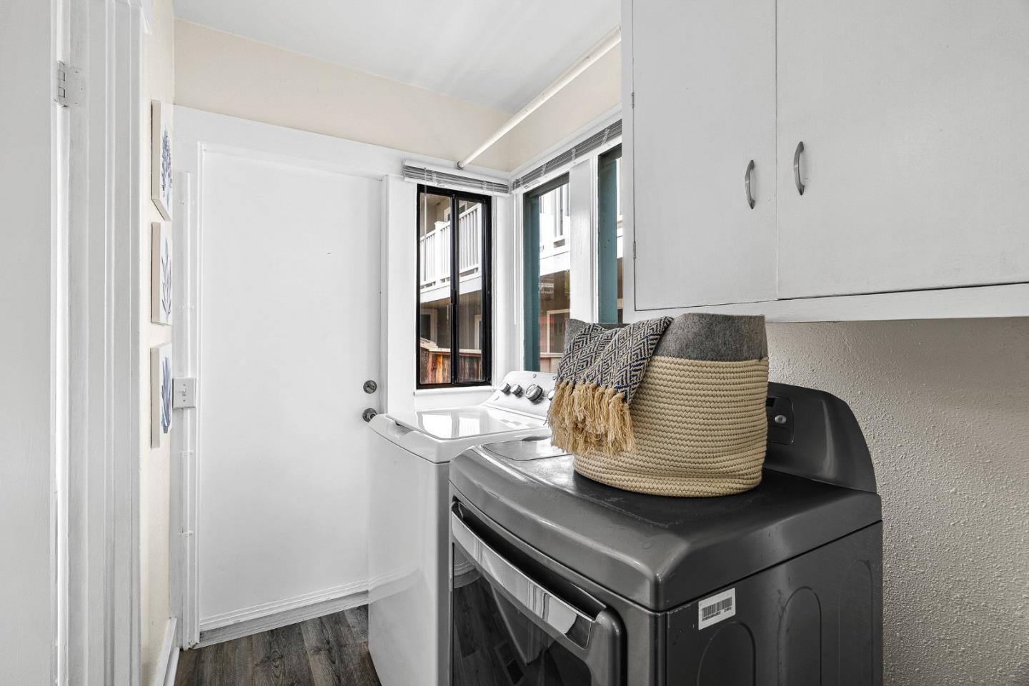 Detail Gallery Image 14 of 29 For 106 Forest Ave, Pacific Grove,  CA 93950 - 2 Beds | 1 Baths