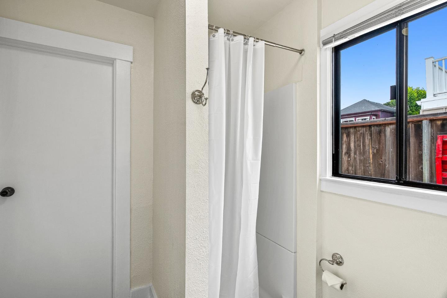 Detail Gallery Image 16 of 29 For 106 Forest Ave, Pacific Grove,  CA 93950 - 2 Beds | 1 Baths