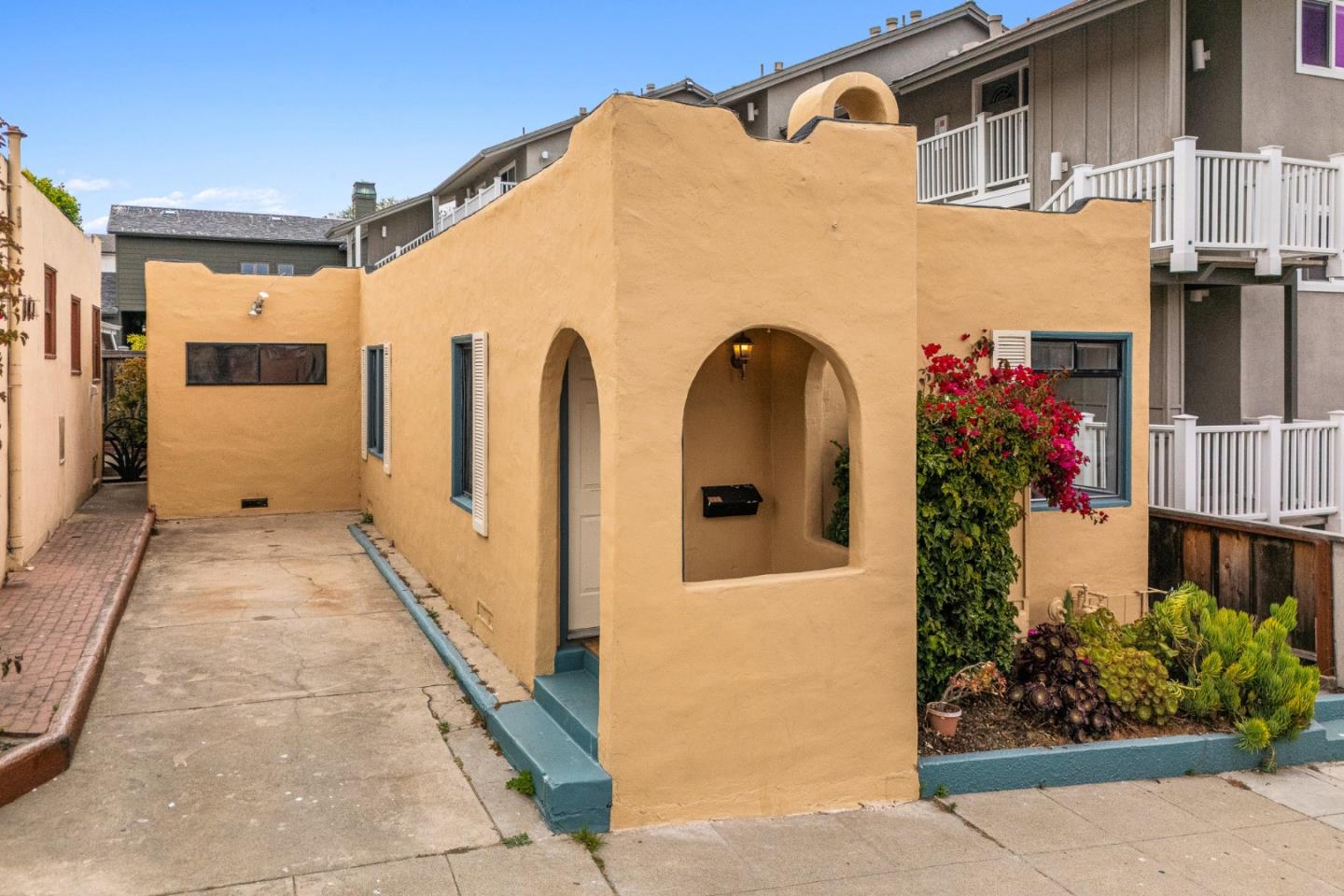 Detail Gallery Image 27 of 29 For 106 Forest Ave, Pacific Grove,  CA 93950 - 2 Beds | 1 Baths