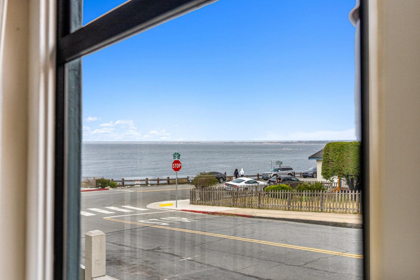 Detail Gallery Image 6 of 29 For 106 Forest Ave, Pacific Grove,  CA 93950 - 2 Beds | 1 Baths