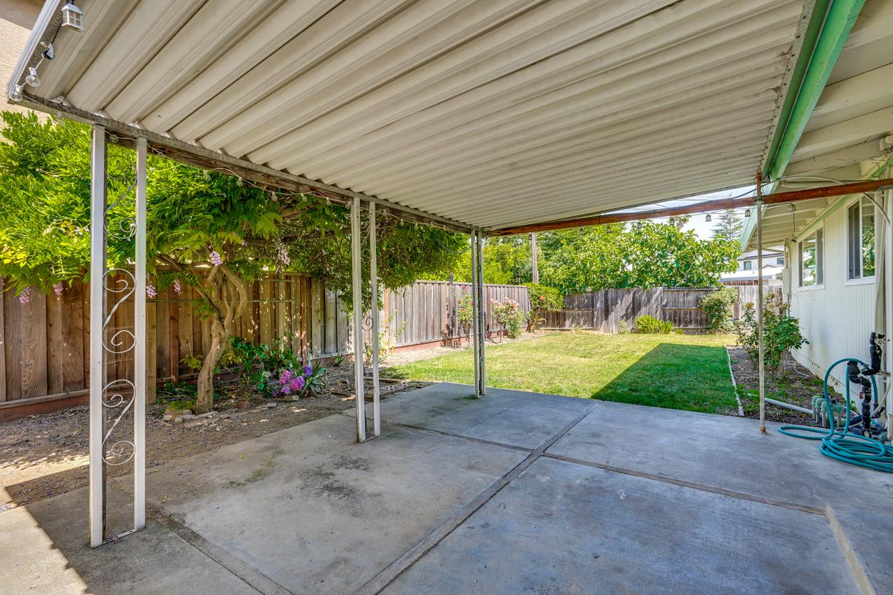 Detail Gallery Image 4 of 25 For 18761 Hanna Dr, Cupertino,  CA 95014 - 3 Beds | 2 Baths