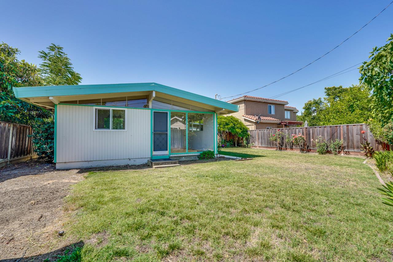 Detail Gallery Image 8 of 25 For 18761 Hanna Dr, Cupertino,  CA 95014 - 3 Beds | 2 Baths