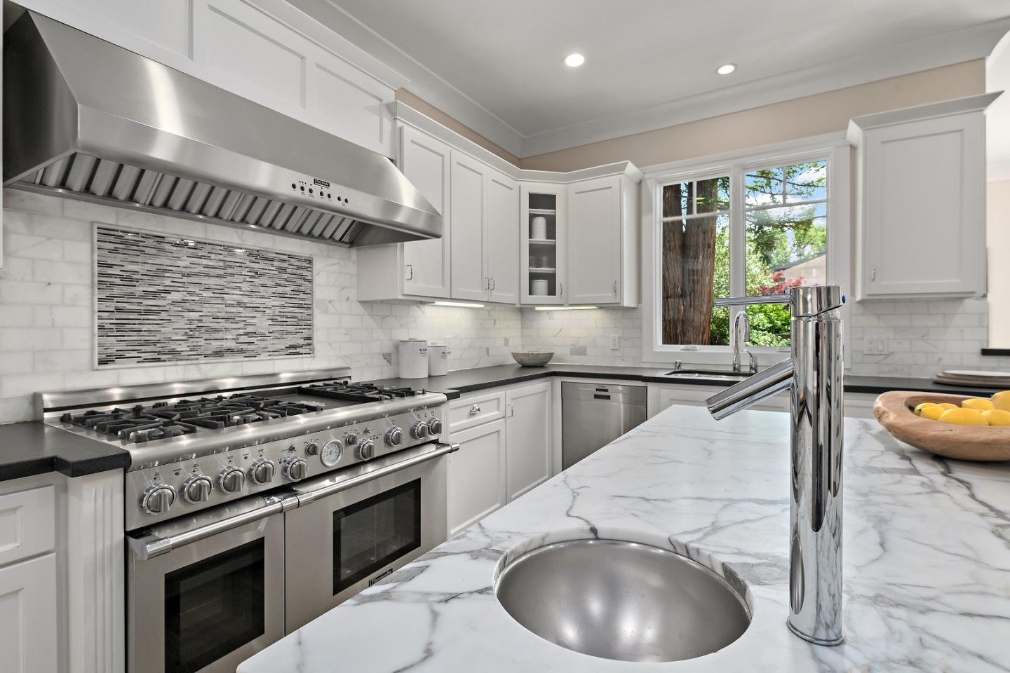 Detail Gallery Image 11 of 41 For 1260 Sherman Ave, Menlo Park,  CA 94025 - 4 Beds | 4 Baths