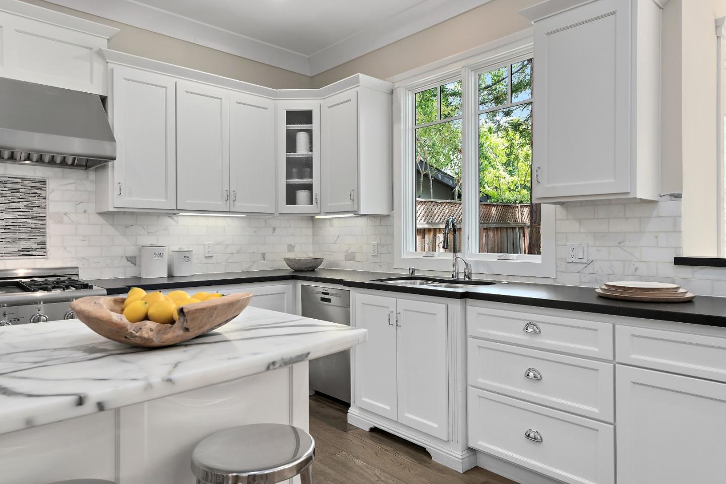 Detail Gallery Image 14 of 41 For 1260 Sherman Ave, Menlo Park,  CA 94025 - 4 Beds | 4 Baths