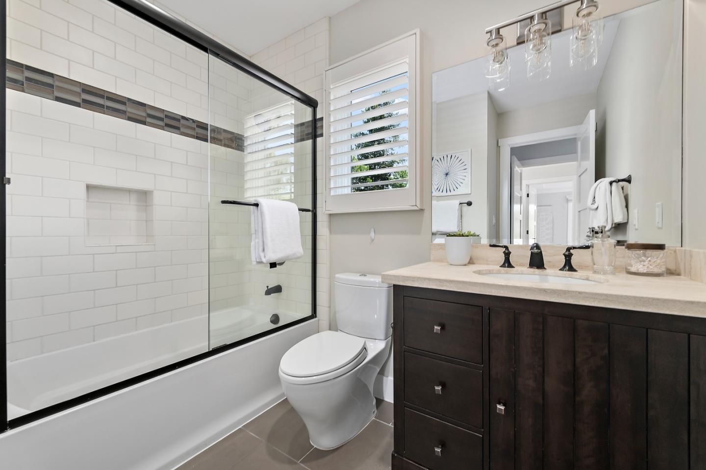 Detail Gallery Image 24 of 41 For 1260 Sherman Ave, Menlo Park,  CA 94025 - 4 Beds | 4 Baths