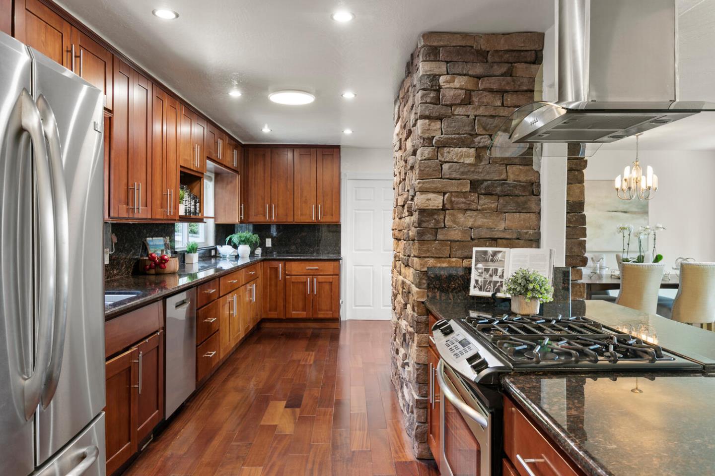 Detail Gallery Image 4 of 47 For 1735 Terrace Dr, Belmont,  CA 94002 - 5 Beds | 4 Baths