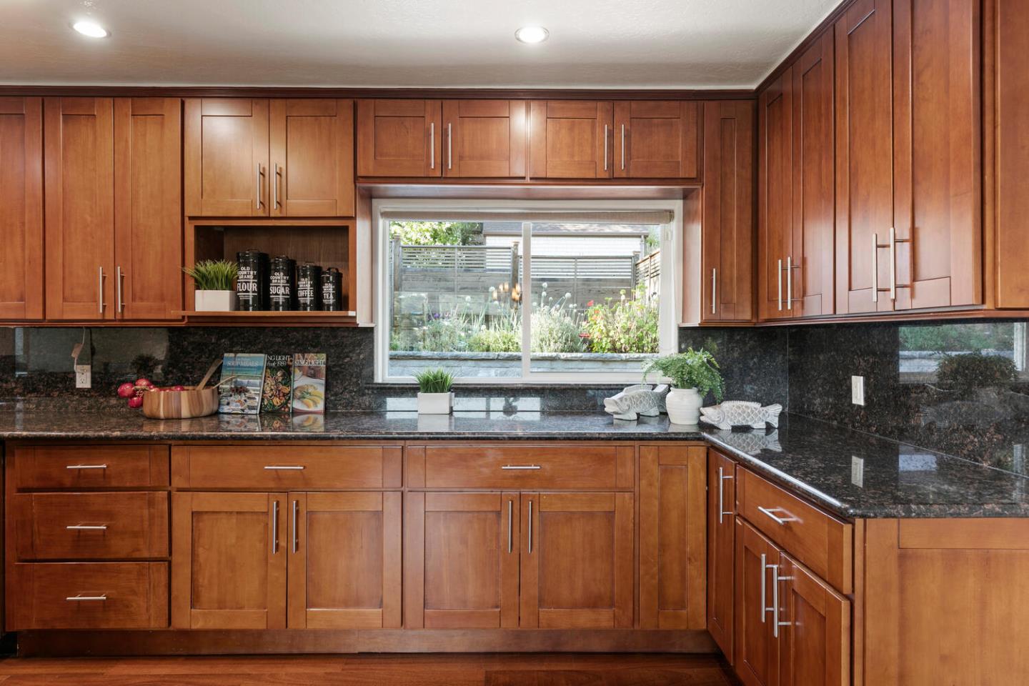 Detail Gallery Image 5 of 47 For 1735 Terrace Dr, Belmont,  CA 94002 - 5 Beds | 4 Baths
