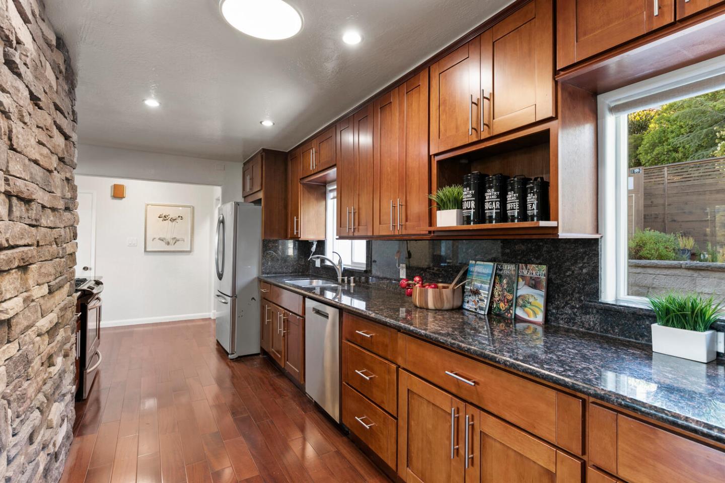 Detail Gallery Image 6 of 47 For 1735 Terrace Dr, Belmont,  CA 94002 - 5 Beds | 4 Baths