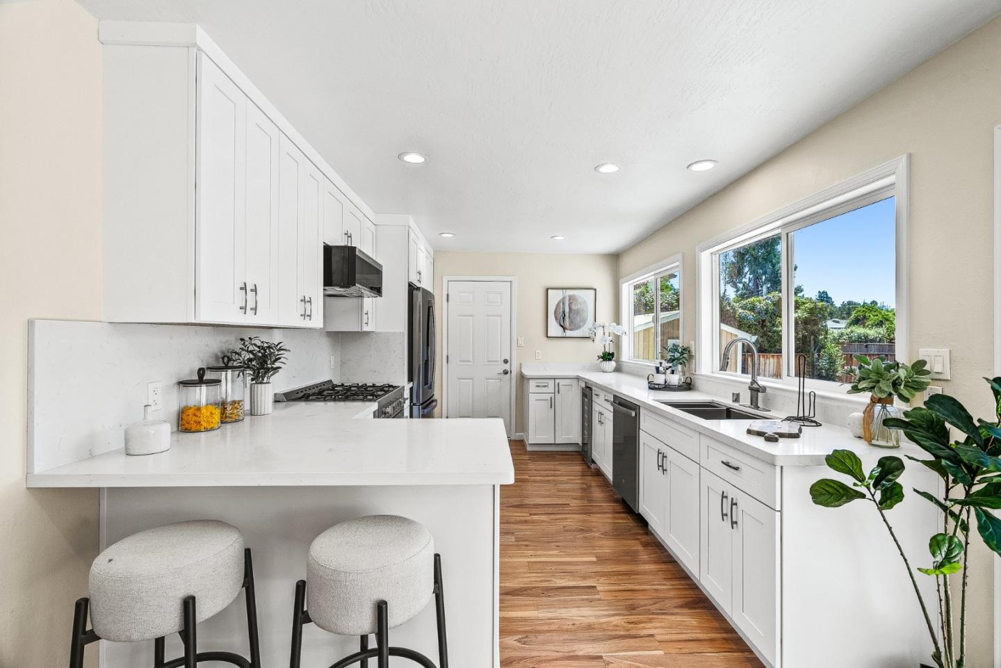 Detail Gallery Image 11 of 50 For 14510 Blossom Hill Rd, Los Gatos,  CA 95032 - 4 Beds | 2/1 Baths