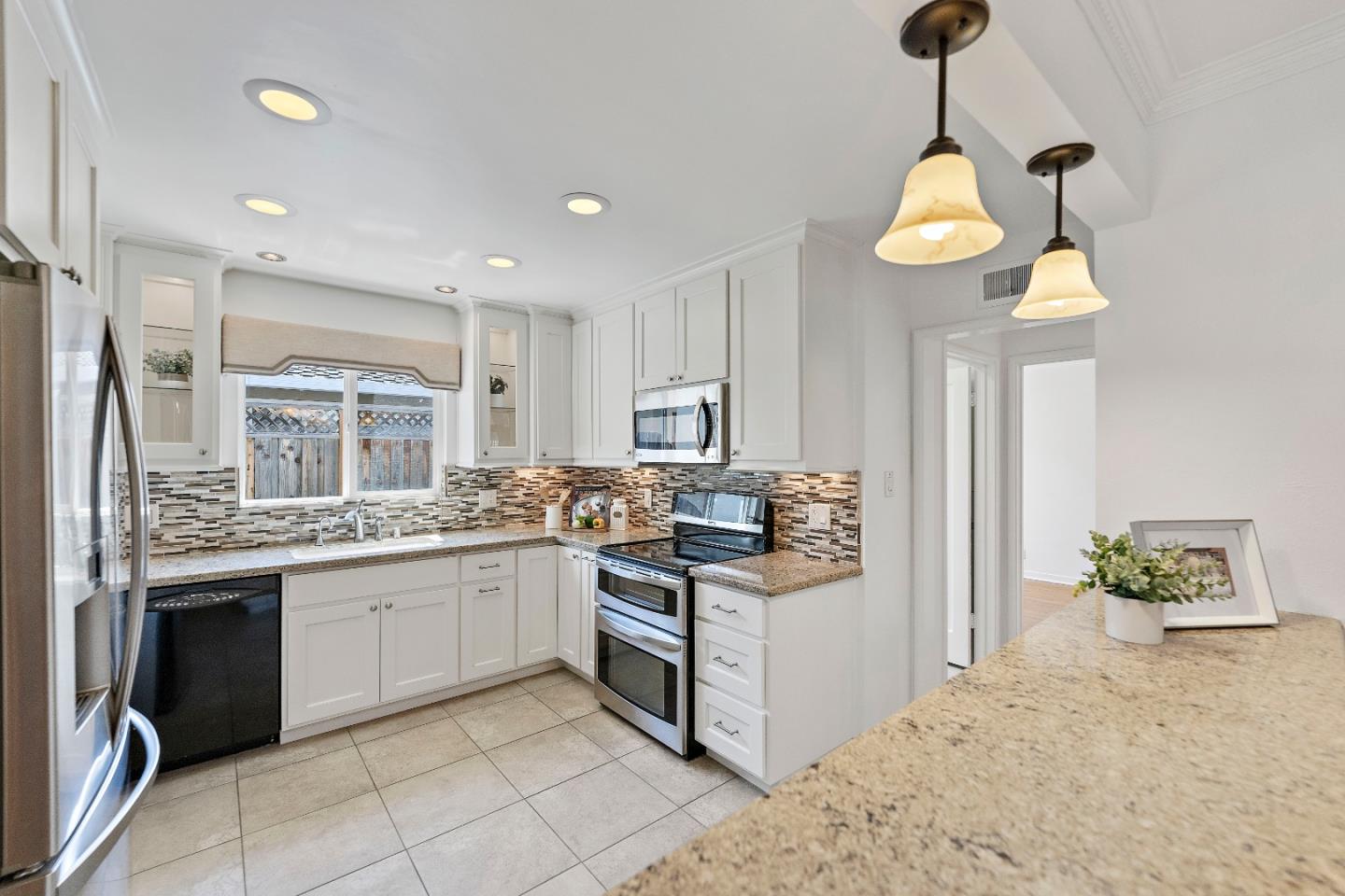 Detail Gallery Image 10 of 44 For 986 Maryann Dr, Santa Clara,  CA 95050 - 3 Beds | 1 Baths
