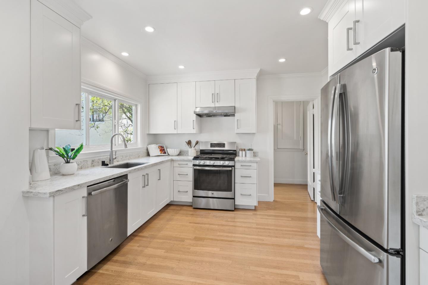 Detail Gallery Image 26 of 88 For 519 Francisco Dr, Burlingame,  CA 94010 - 4 Beds | 3 Baths