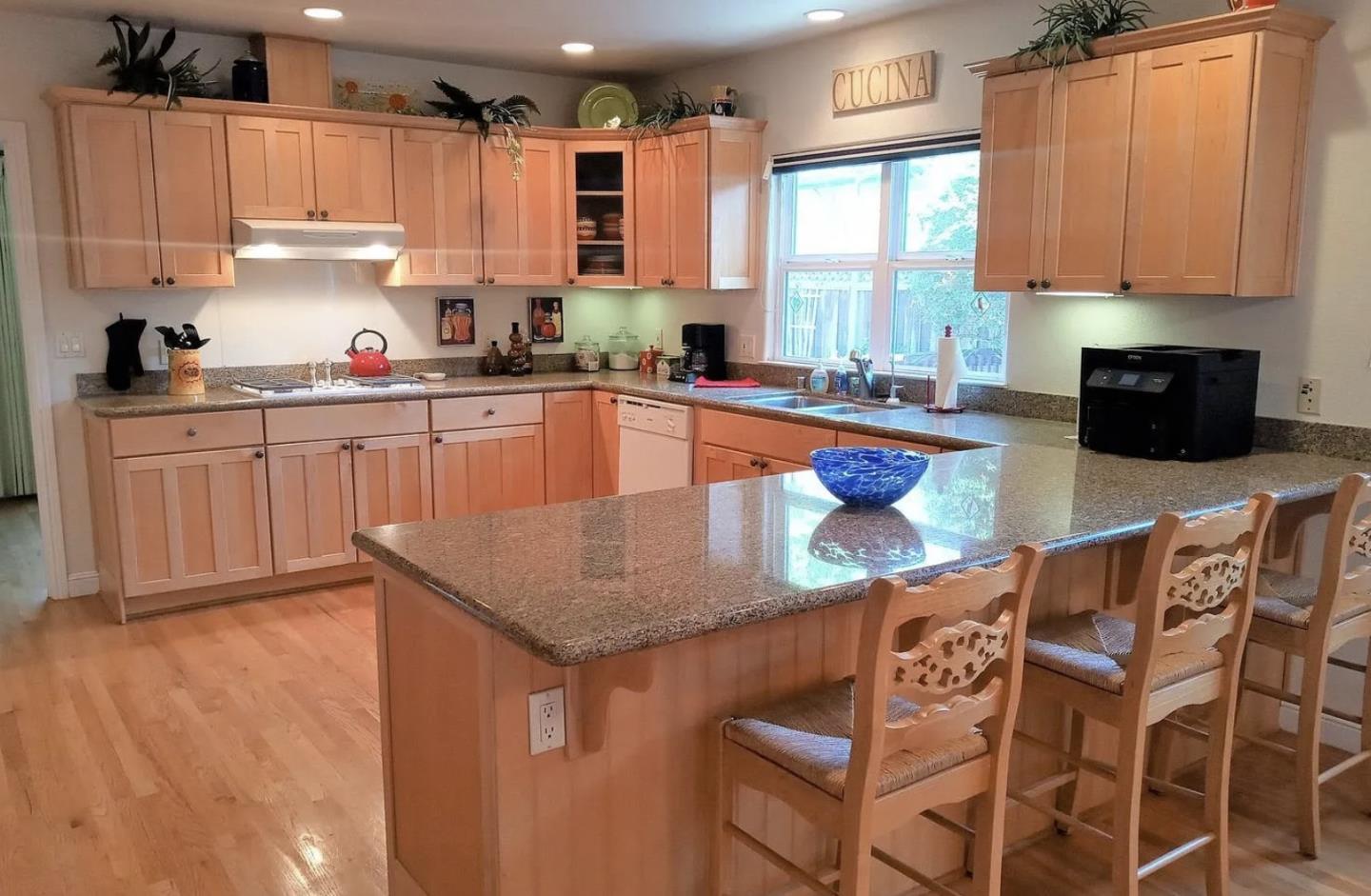 Detail Gallery Image 5 of 23 For 1315 Newport Ave, San Jose,  CA 95125 - 3 Beds | 2/35 Baths