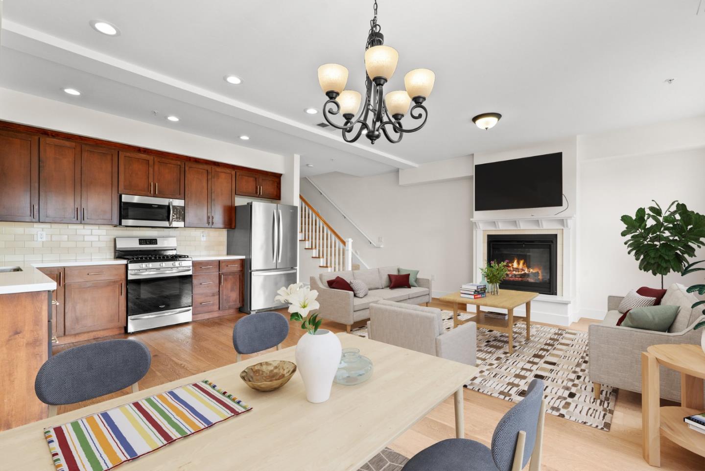 Detail Gallery Image 8 of 41 For 454 Granite Way, Aptos,  CA 95003 - 3 Beds | 2/1 Baths