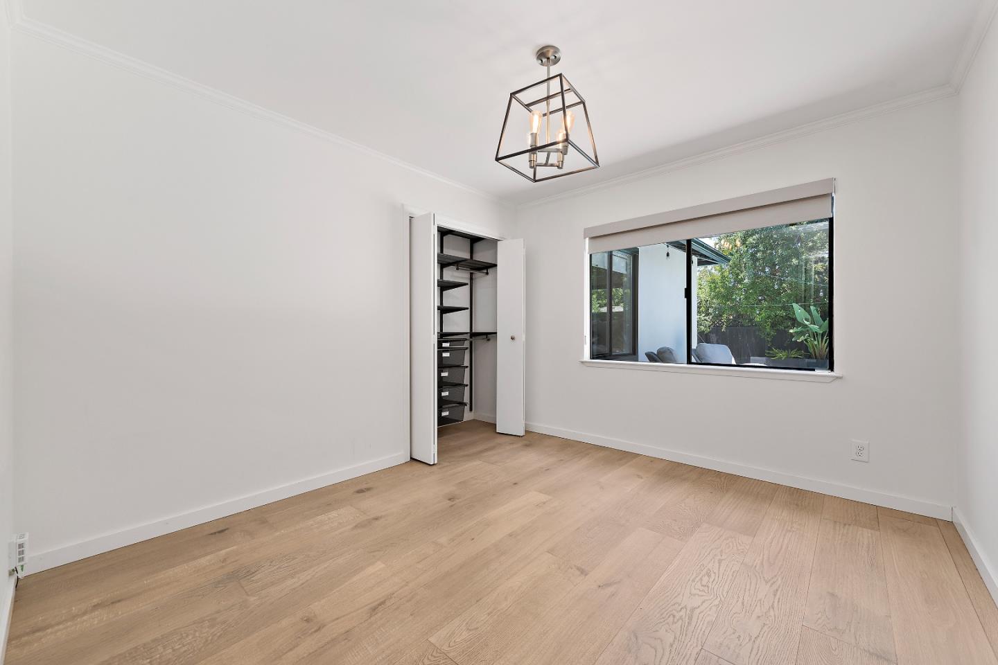 Detail Gallery Image 16 of 29 For 1820 Santa Cruz Ave, Menlo Park,  CA 94025 - 4 Beds | 3 Baths
