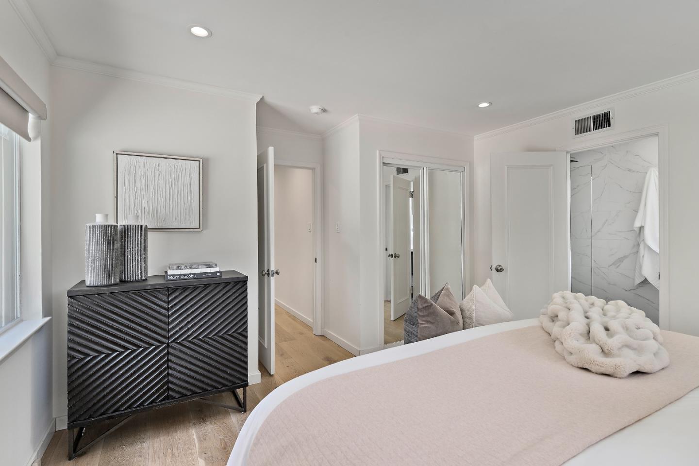Detail Gallery Image 22 of 29 For 1820 Santa Cruz Ave, Menlo Park,  CA 94025 - 4 Beds | 3 Baths