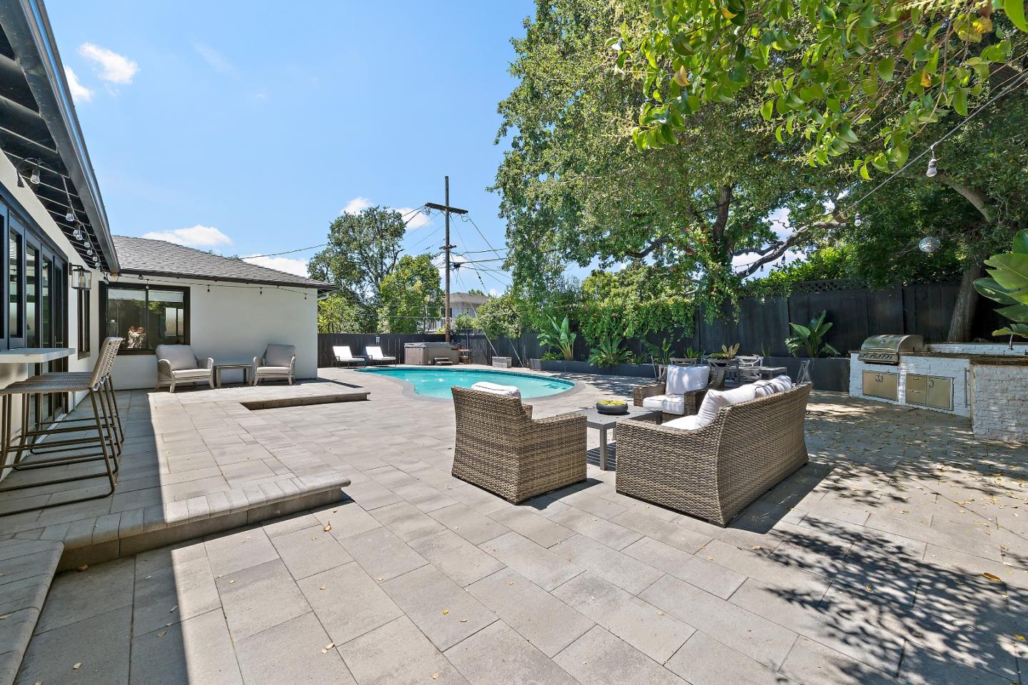 Detail Gallery Image 23 of 29 For 1820 Santa Cruz Ave, Menlo Park,  CA 94025 - 4 Beds | 3 Baths