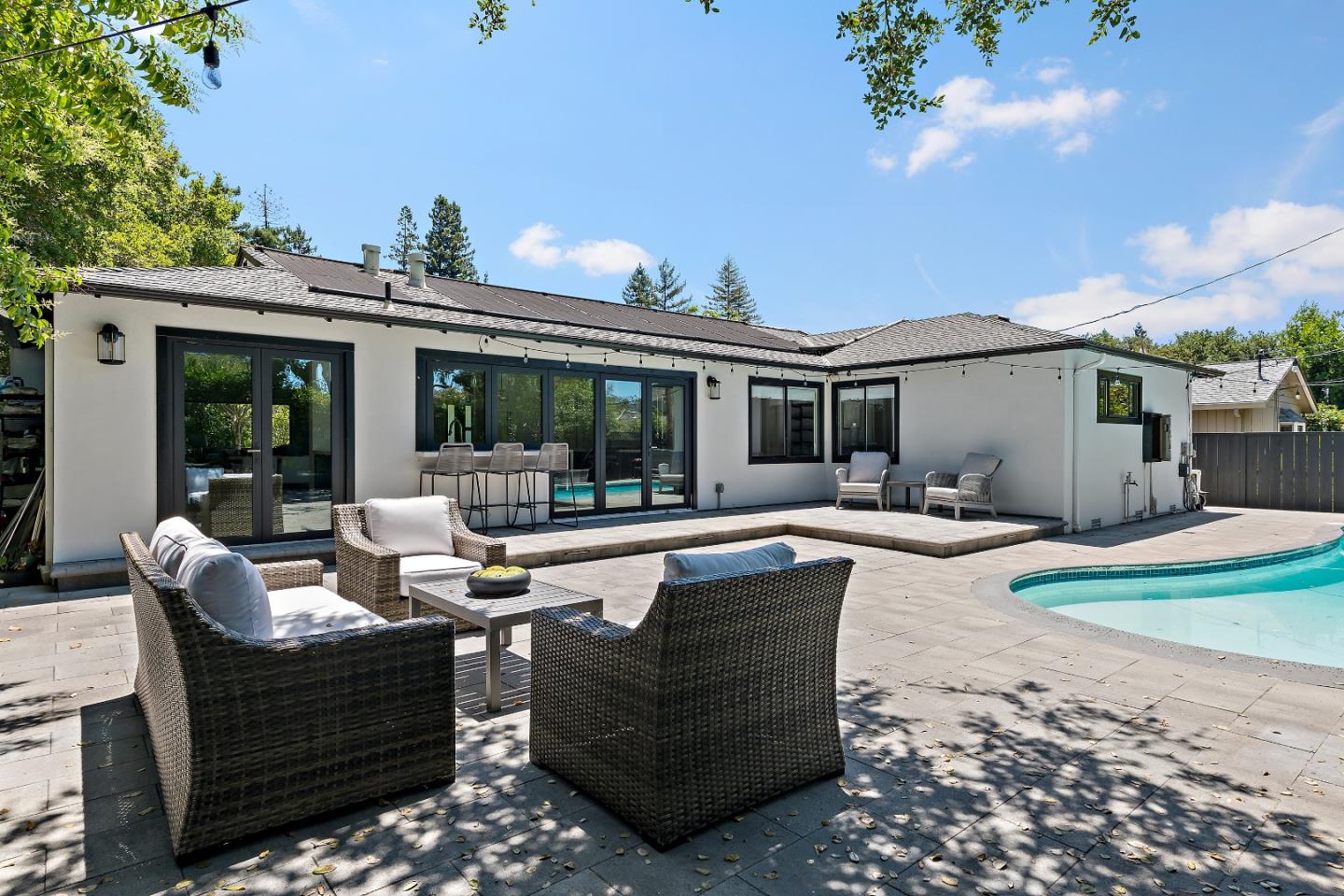 Detail Gallery Image 24 of 29 For 1820 Santa Cruz Ave, Menlo Park,  CA 94025 - 4 Beds | 3 Baths