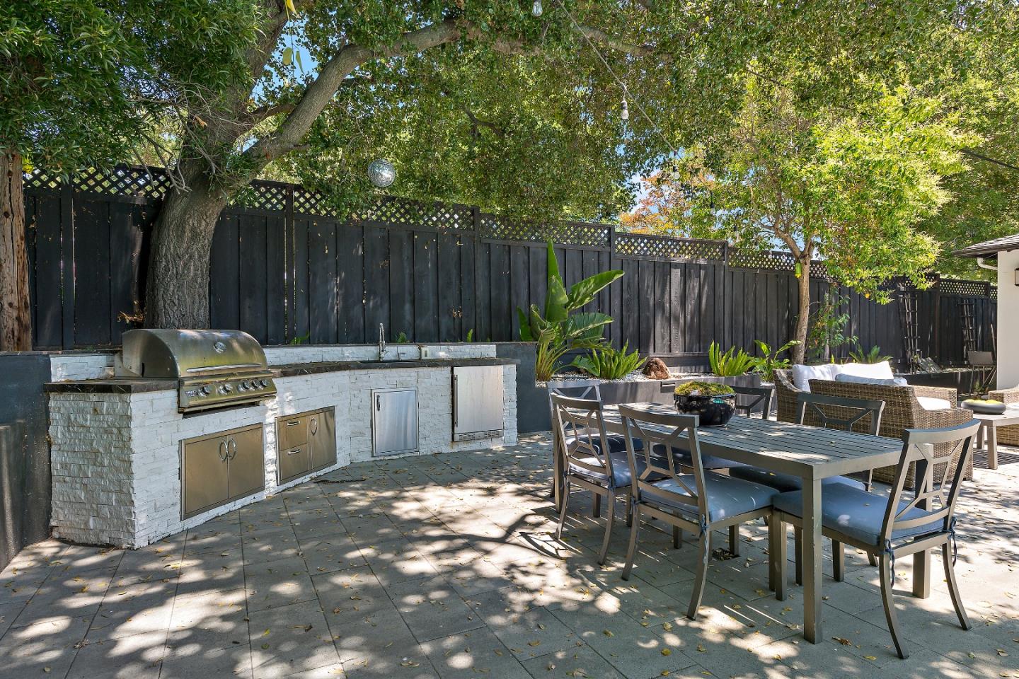 Detail Gallery Image 25 of 29 For 1820 Santa Cruz Ave, Menlo Park,  CA 94025 - 4 Beds | 3 Baths