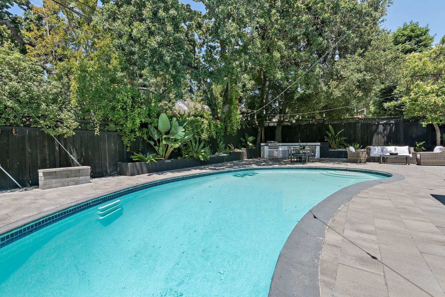 Detail Gallery Image 27 of 29 For 1820 Santa Cruz Ave, Menlo Park,  CA 94025 - 4 Beds | 3 Baths