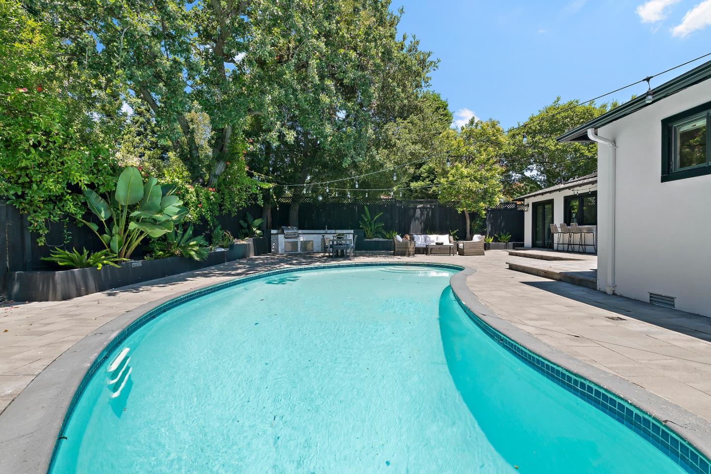 Detail Gallery Image 28 of 29 For 1820 Santa Cruz Ave, Menlo Park,  CA 94025 - 4 Beds | 3 Baths