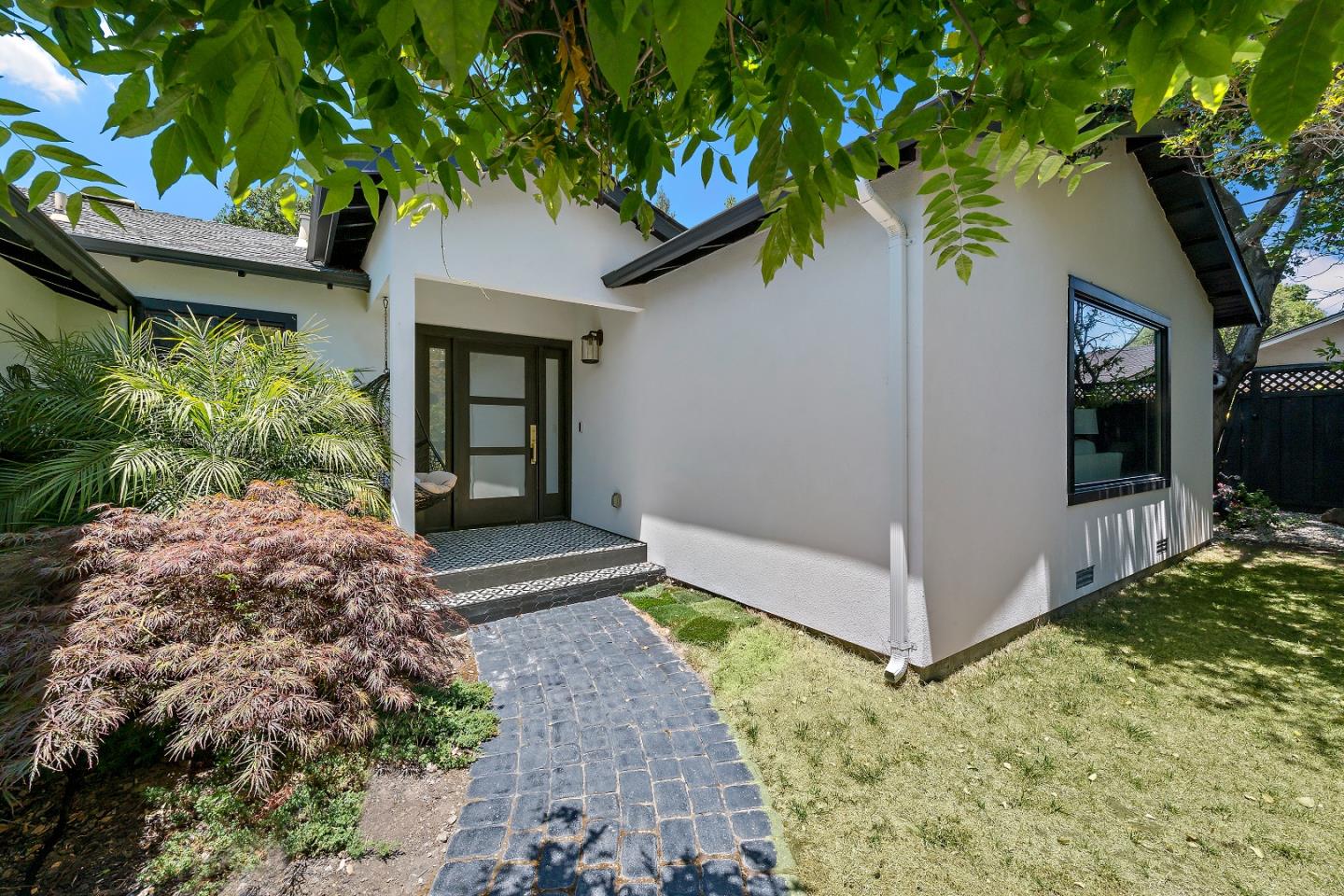 Detail Gallery Image 3 of 29 For 1820 Santa Cruz Ave, Menlo Park,  CA 94025 - 4 Beds | 3 Baths