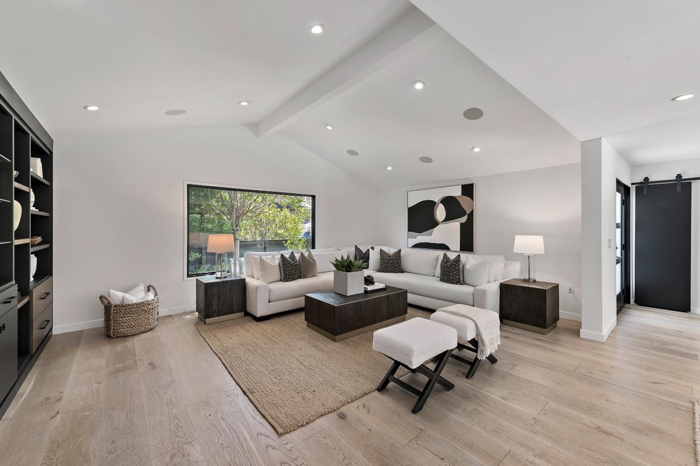 Detail Gallery Image 5 of 29 For 1820 Santa Cruz Ave, Menlo Park,  CA 94025 - 4 Beds | 3 Baths