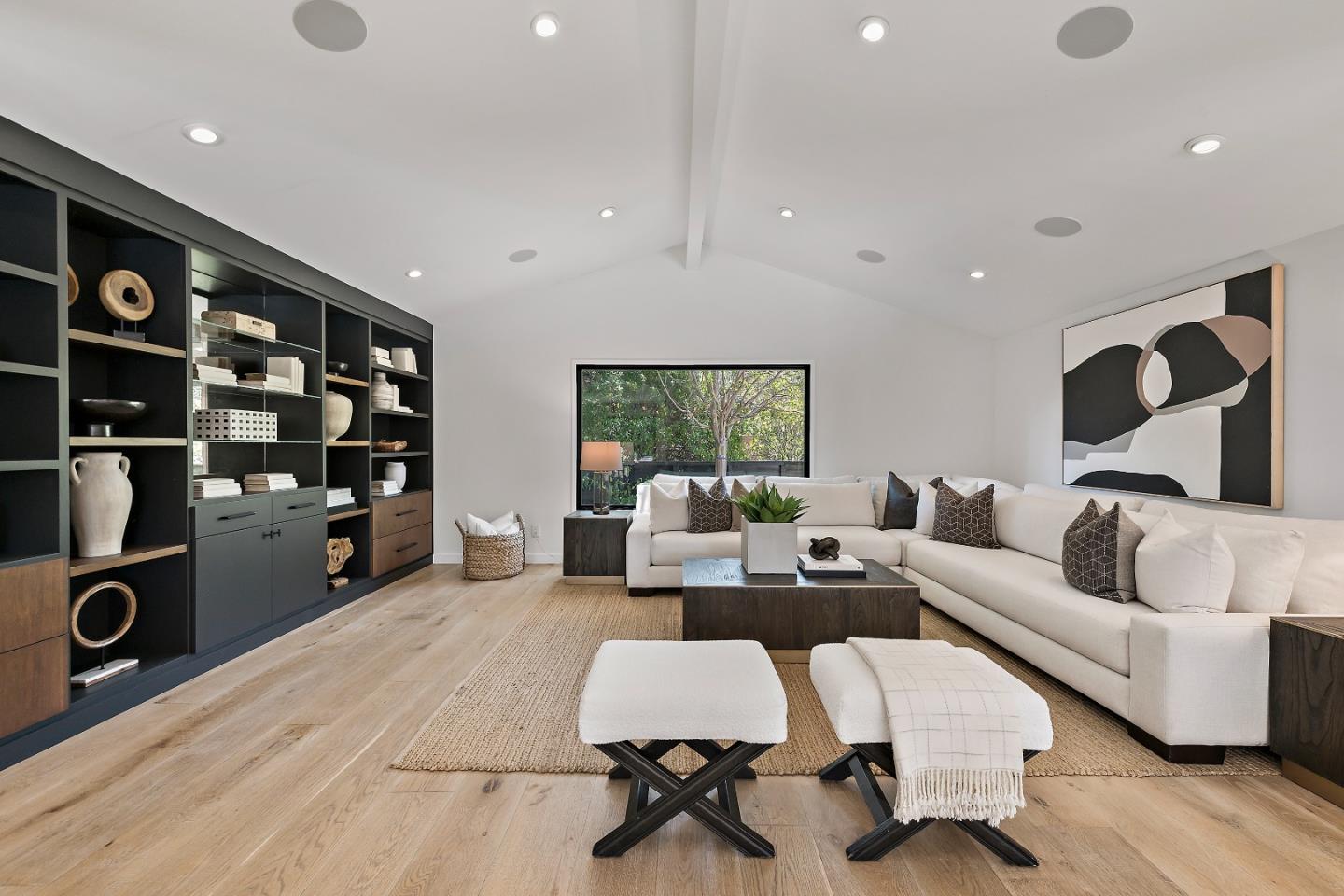 Detail Gallery Image 6 of 29 For 1820 Santa Cruz Ave, Menlo Park,  CA 94025 - 4 Beds | 3 Baths