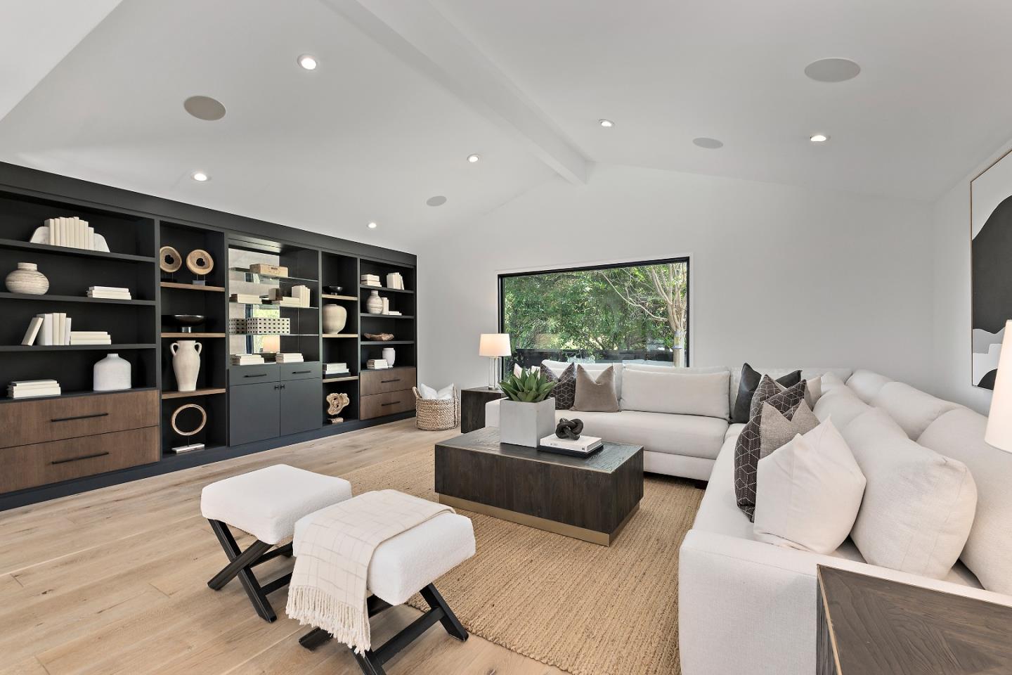 Detail Gallery Image 7 of 29 For 1820 Santa Cruz Ave, Menlo Park,  CA 94025 - 4 Beds | 3 Baths