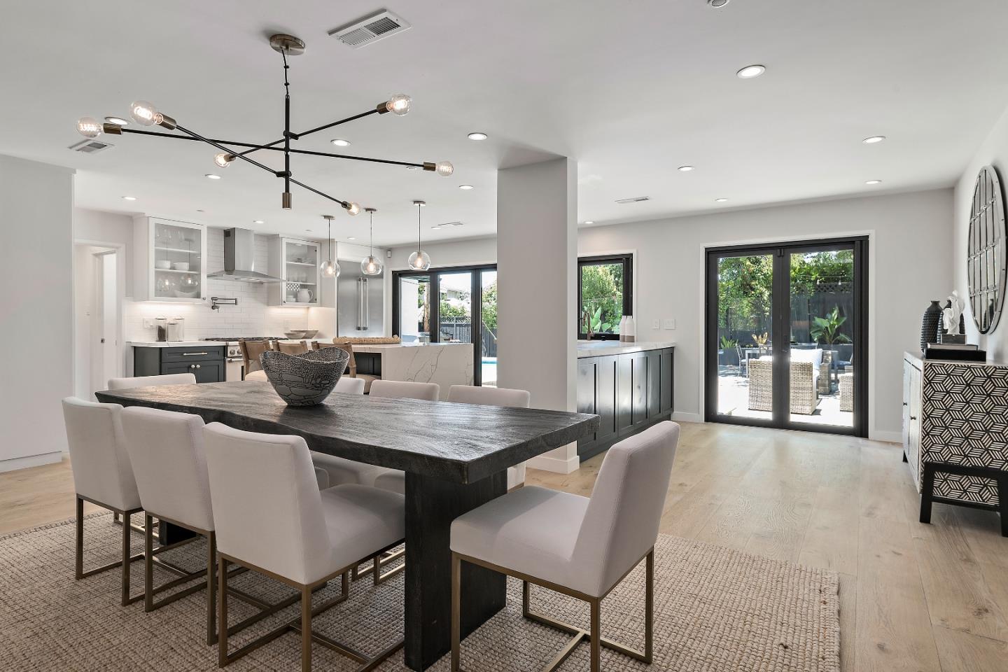 Detail Gallery Image 9 of 29 For 1820 Santa Cruz Ave, Menlo Park,  CA 94025 - 4 Beds | 3 Baths