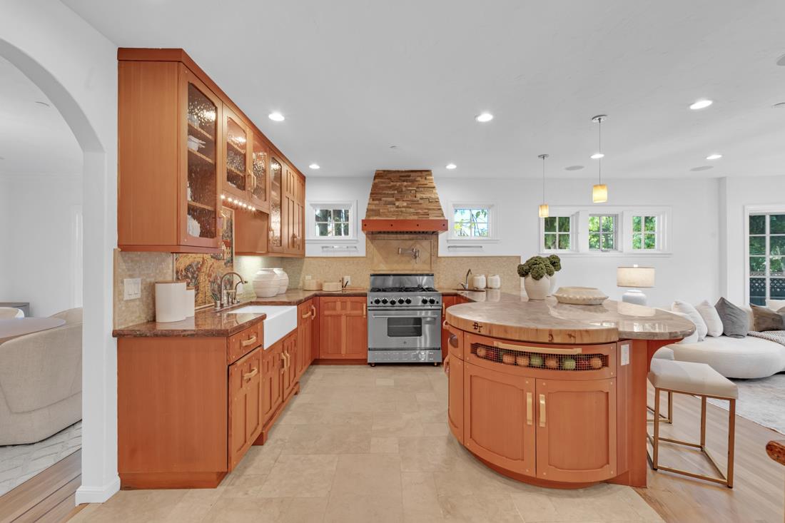 Detail Gallery Image 8 of 46 For 729 Concord Way, Burlingame,  CA 94010 - 3 Beds | 2/1 Baths