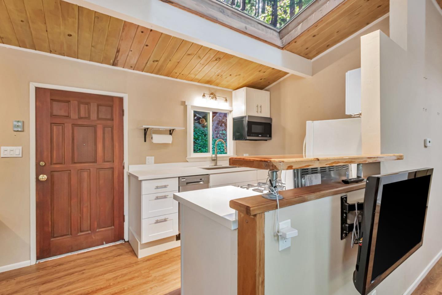 Detail Gallery Image 3 of 29 For 364 Redwood Ave, Pescadero,  CA 94060 - 2 Beds | 1 Baths