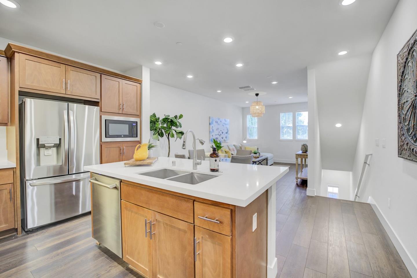 Detail Gallery Image 10 of 40 For 1235 Merry Loop, Milpitas,  CA 95035 - 3 Beds | 3 Baths
