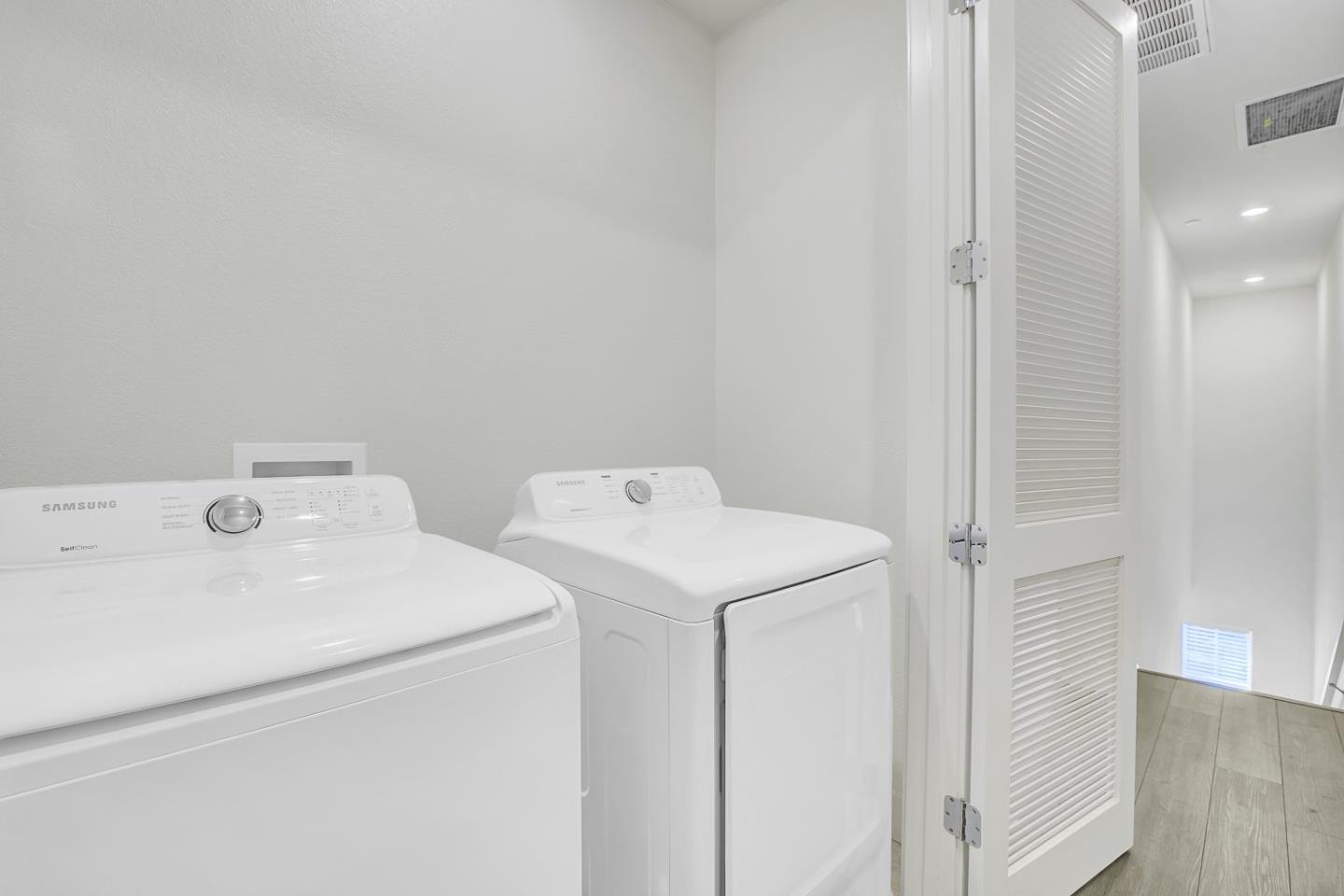 Detail Gallery Image 19 of 40 For 1235 Merry Loop, Milpitas,  CA 95035 - 3 Beds | 3 Baths