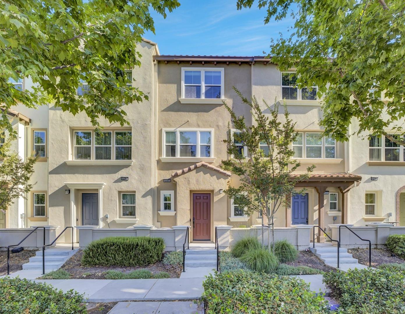 Detail Gallery Image 2 of 40 For 1235 Merry Loop, Milpitas,  CA 95035 - 3 Beds | 3 Baths