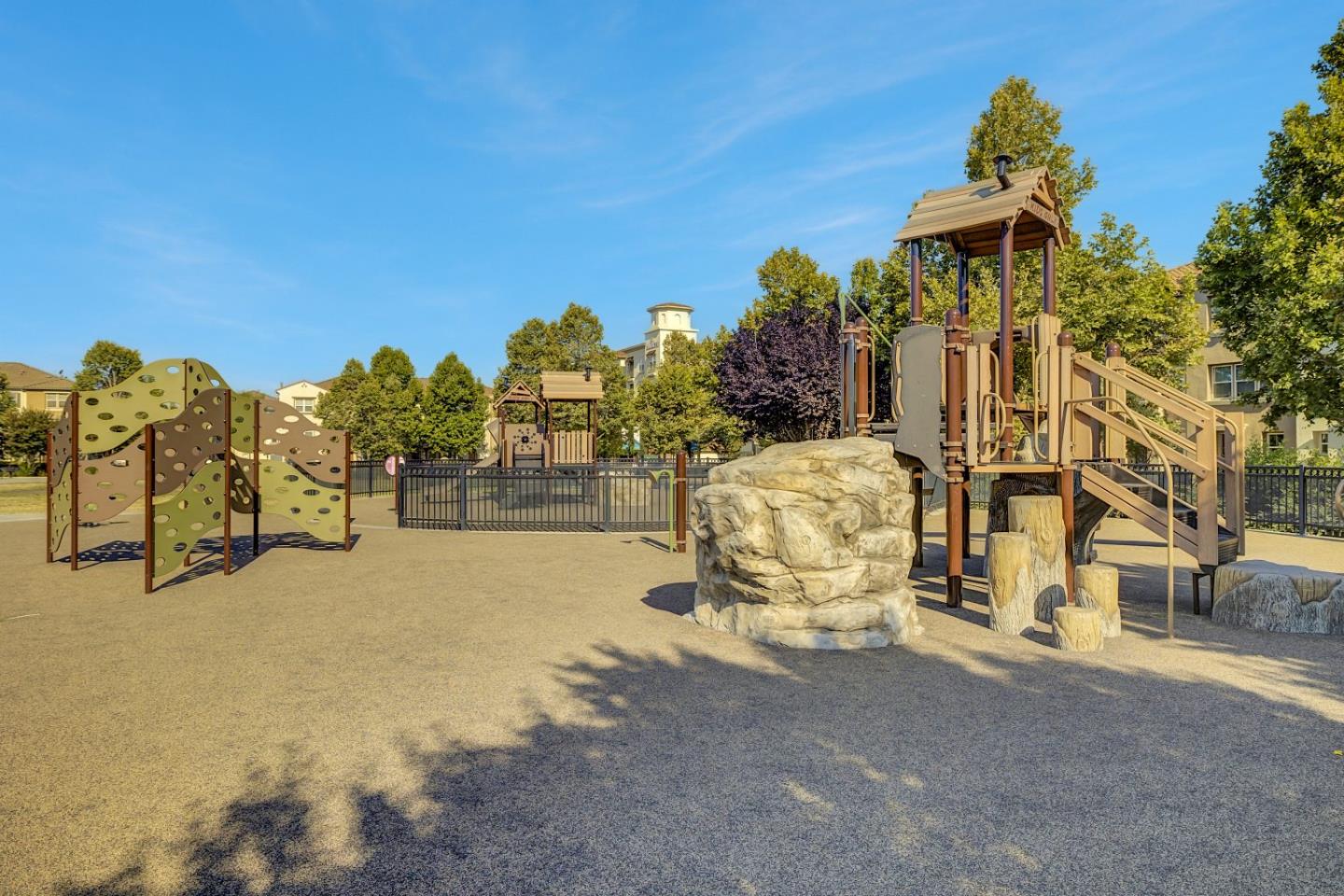 Detail Gallery Image 37 of 40 For 1235 Merry Loop, Milpitas,  CA 95035 - 3 Beds | 3 Baths