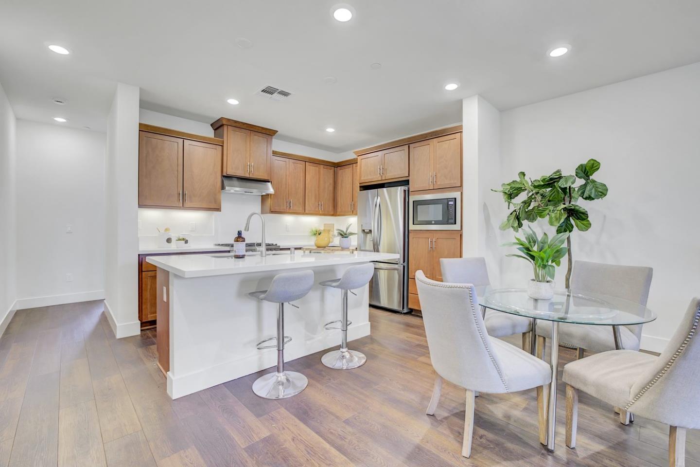 Detail Gallery Image 6 of 40 For 1235 Merry Loop, Milpitas,  CA 95035 - 3 Beds | 3 Baths