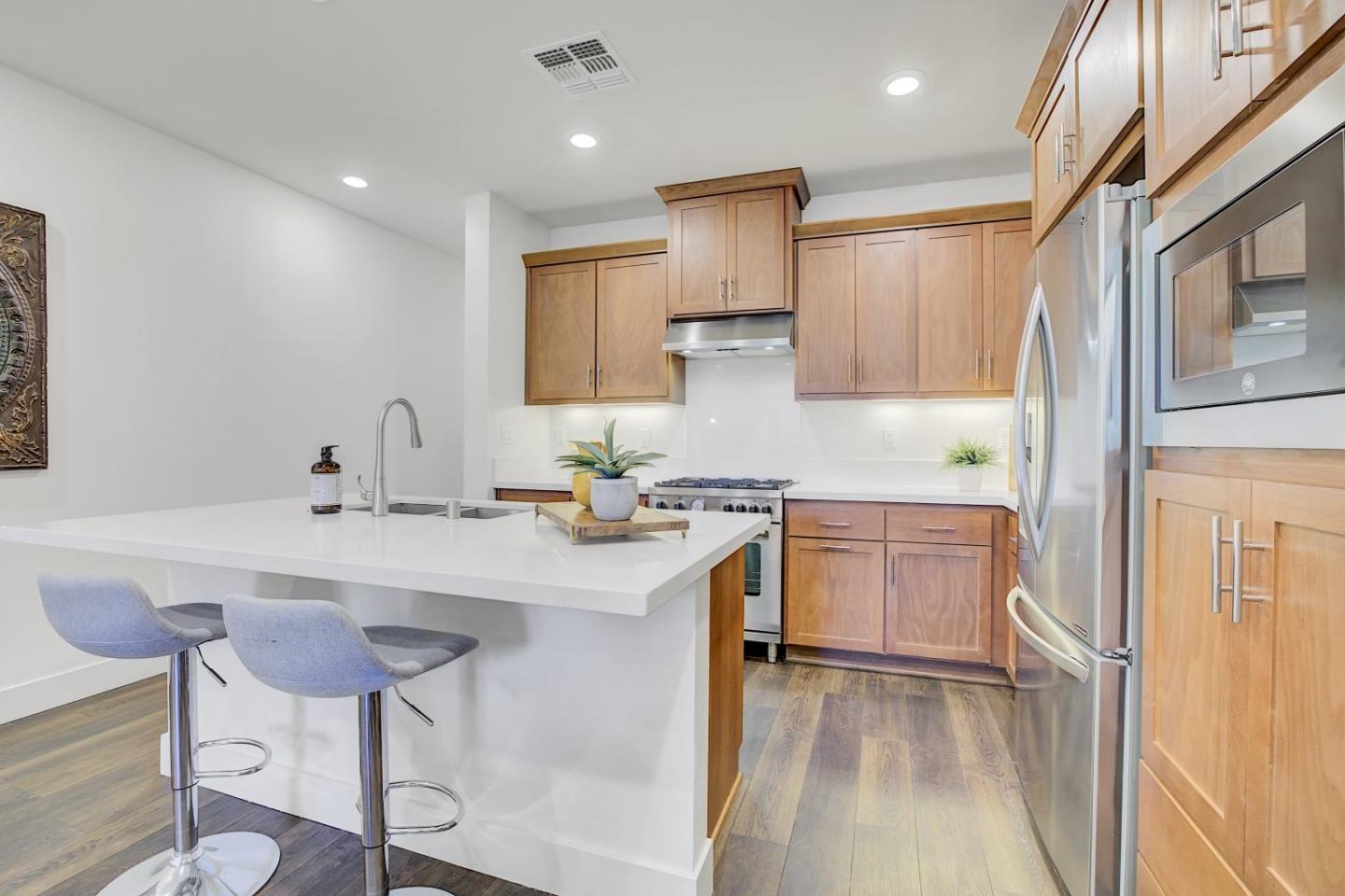 Detail Gallery Image 8 of 40 For 1235 Merry Loop, Milpitas,  CA 95035 - 3 Beds | 3 Baths