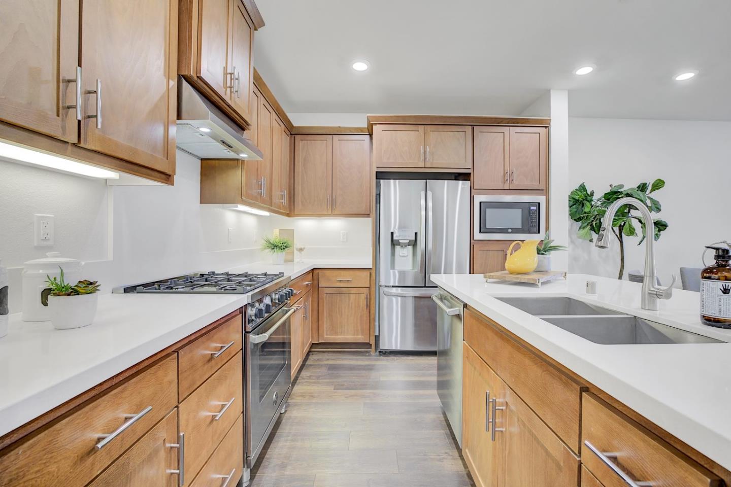 Detail Gallery Image 9 of 40 For 1235 Merry Loop, Milpitas,  CA 95035 - 3 Beds | 3 Baths