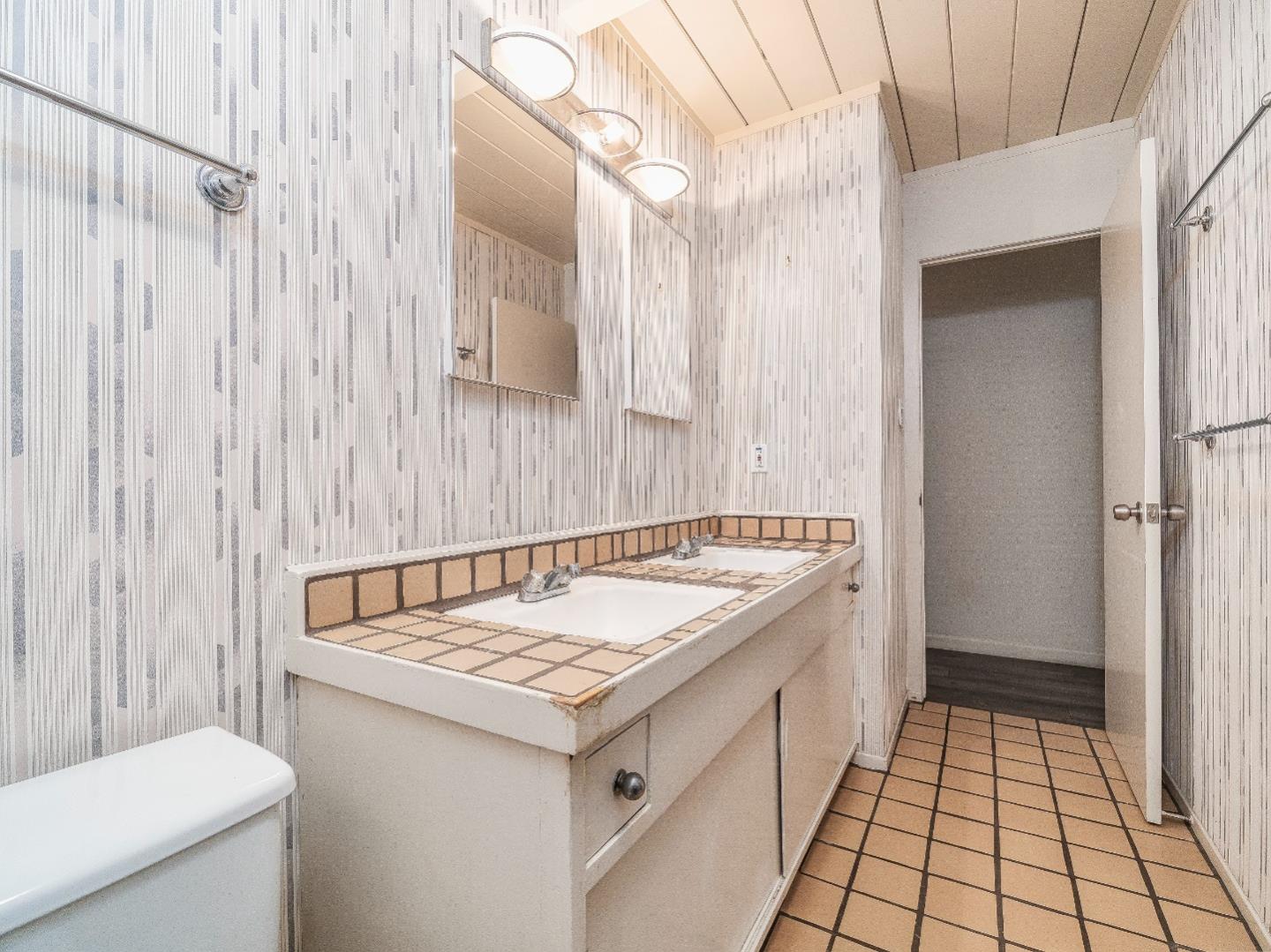 Detail Gallery Image 18 of 23 For 1617 Fairwood Ave, San Jose,  CA 95125 - 4 Beds | 2 Baths