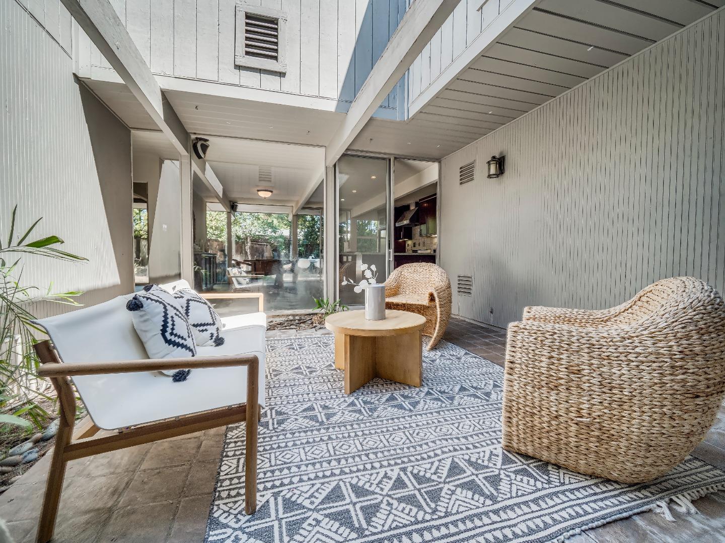 Detail Gallery Image 3 of 23 For 1617 Fairwood Ave, San Jose,  CA 95125 - 4 Beds | 2 Baths