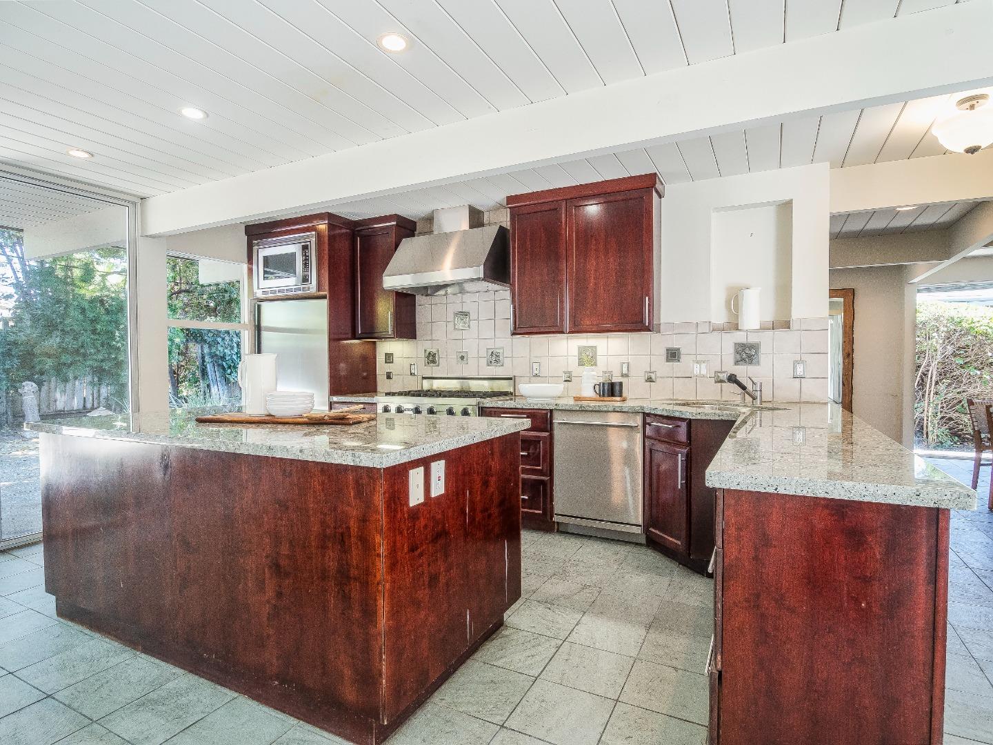 Detail Gallery Image 4 of 23 For 1617 Fairwood Ave, San Jose,  CA 95125 - 4 Beds | 2 Baths