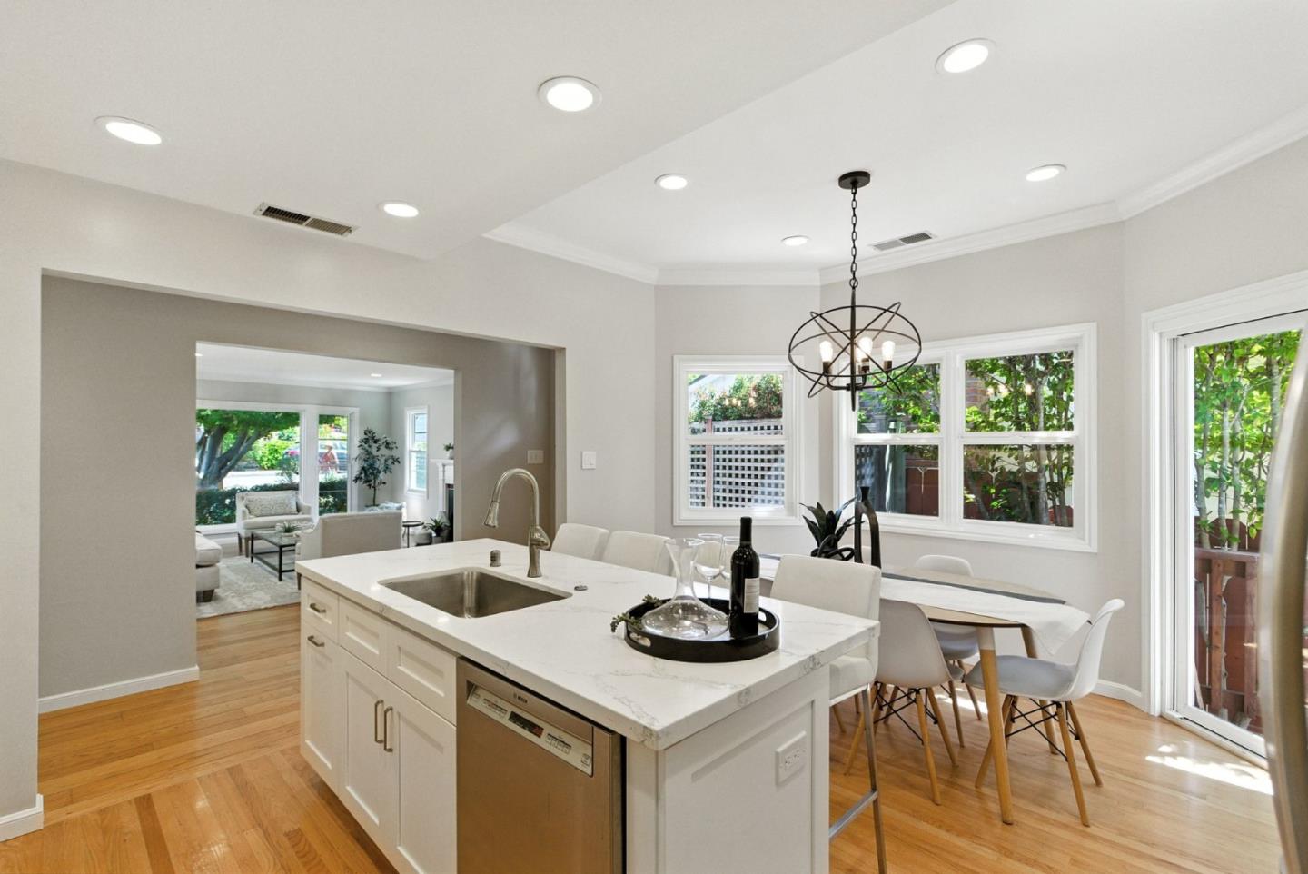 Detail Gallery Image 10 of 30 For 155 Oakview Dr, San Carlos,  CA 94070 - 4 Beds | 2 Baths