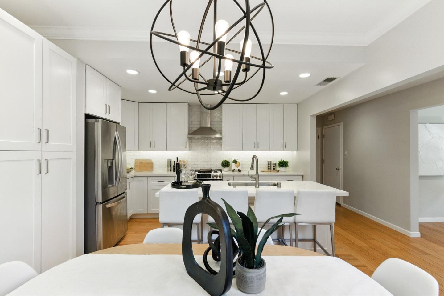 Detail Gallery Image 11 of 30 For 155 Oakview Dr, San Carlos,  CA 94070 - 4 Beds | 2 Baths