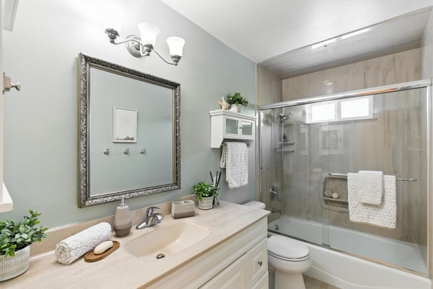 Detail Gallery Image 17 of 30 For 155 Oakview Dr, San Carlos,  CA 94070 - 4 Beds | 2 Baths