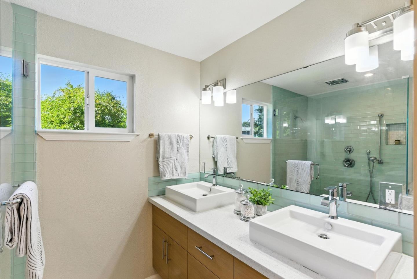 Detail Gallery Image 21 of 30 For 155 Oakview Dr, San Carlos,  CA 94070 - 4 Beds | 2 Baths