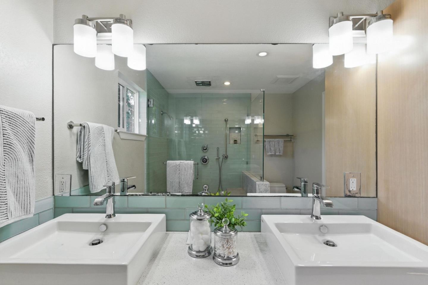 Detail Gallery Image 22 of 30 For 155 Oakview Dr, San Carlos,  CA 94070 - 4 Beds | 2 Baths