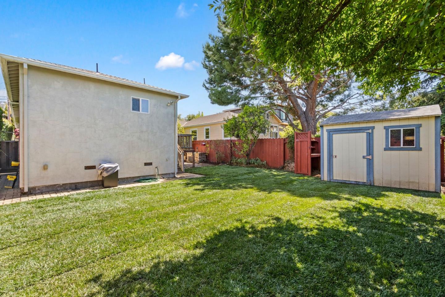 Detail Gallery Image 25 of 30 For 155 Oakview Dr, San Carlos,  CA 94070 - 4 Beds | 2 Baths