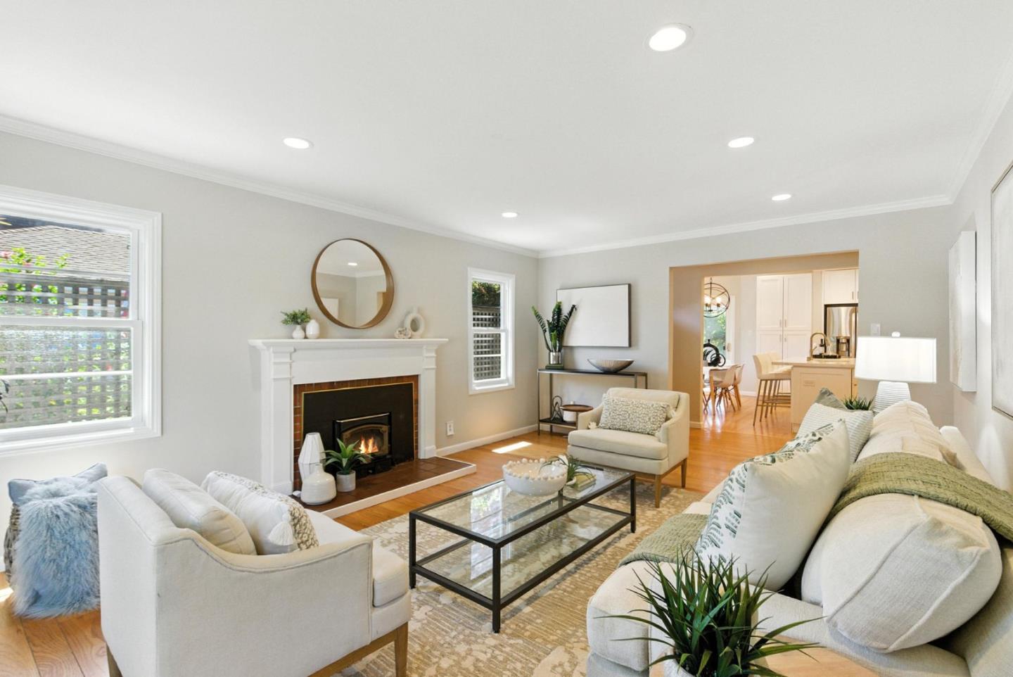 Detail Gallery Image 4 of 30 For 155 Oakview Dr, San Carlos,  CA 94070 - 4 Beds | 2 Baths